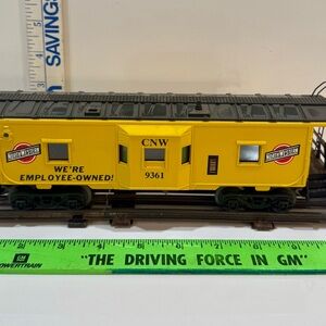 Lionel Train car. Yellow.  Chicago Northwestern, CNW Model Train Car